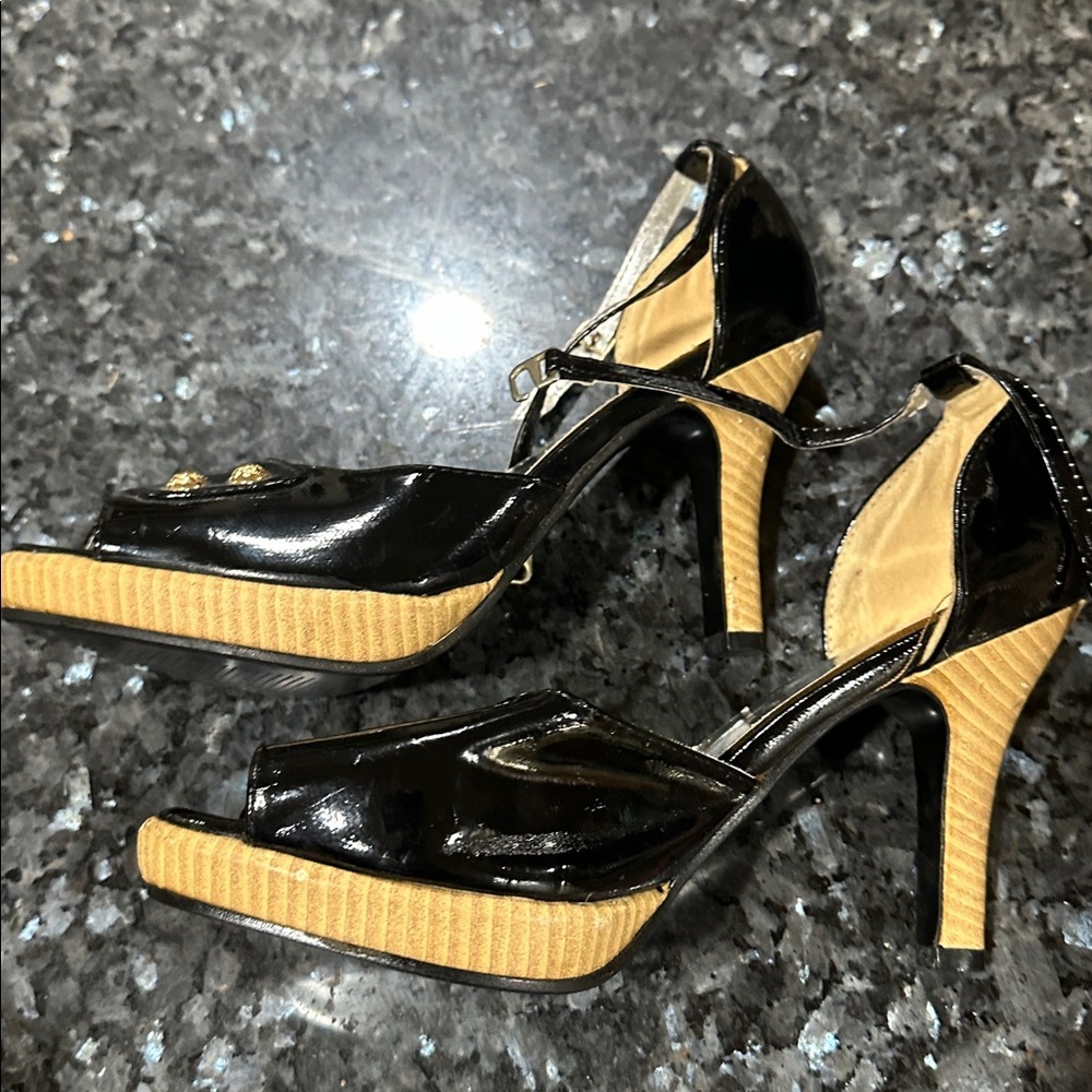 Prada Black Patent Leather Heels - Picture 5 of 8